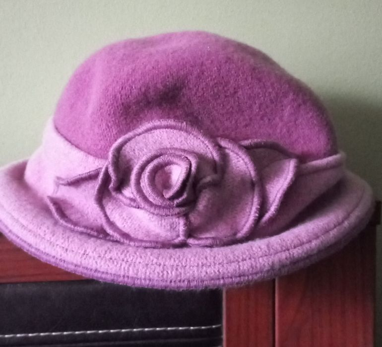 Stylowy kapelusz damski pure new wool r.M
