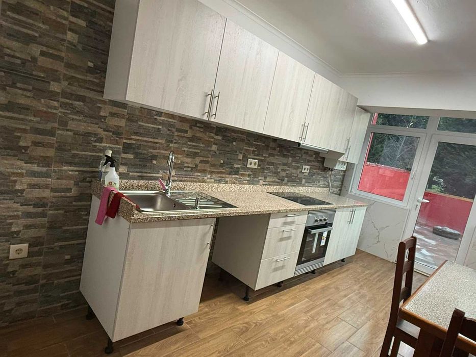 Apartamento T2 completamente remodelado com terraço no Calvário