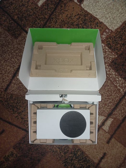 Продам Xbox Series S