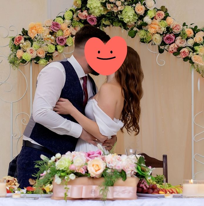 Продам весільну сукню