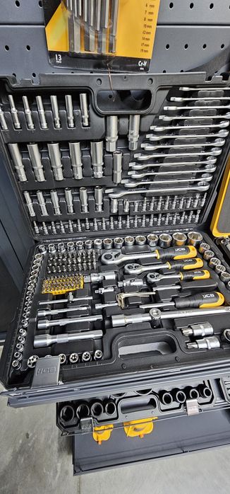 Продам ключi,  інструмент JCB