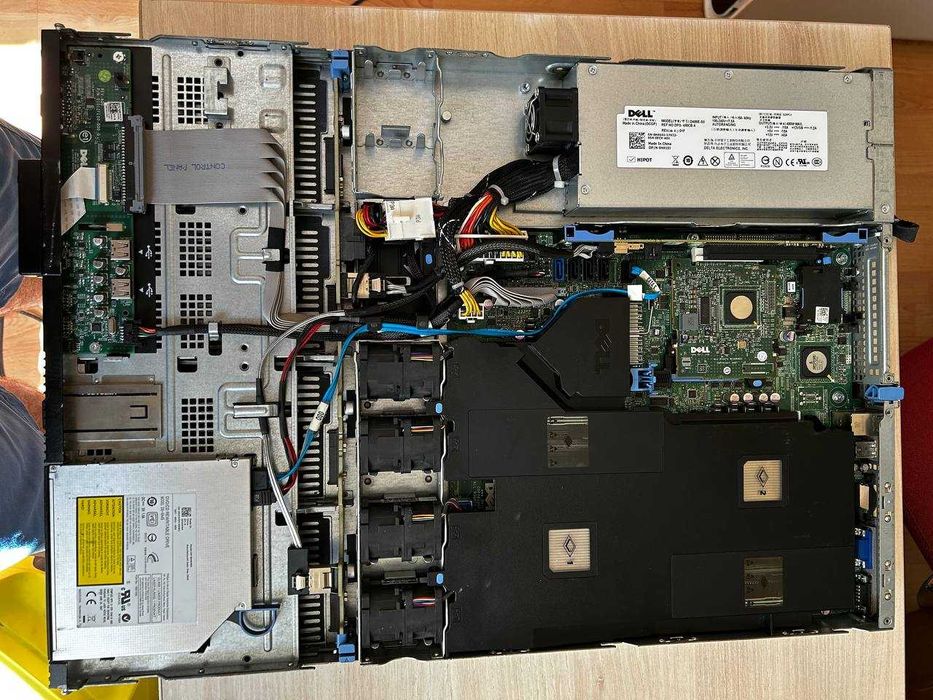 Сервер Dell PowerEdge R410