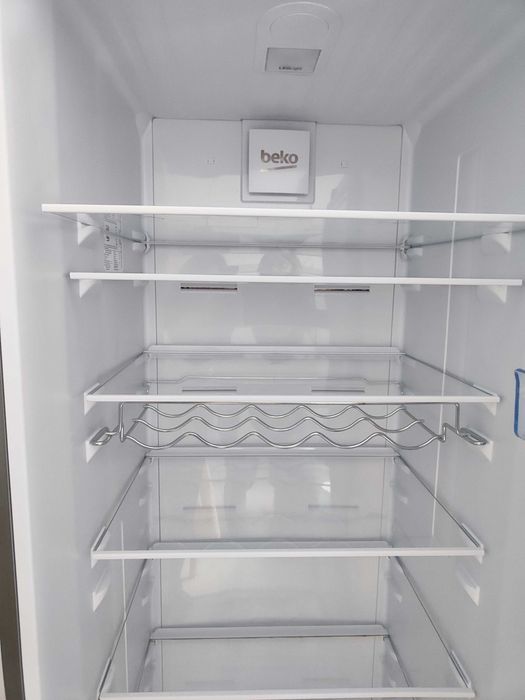 Frigorífico BEKO cinzento