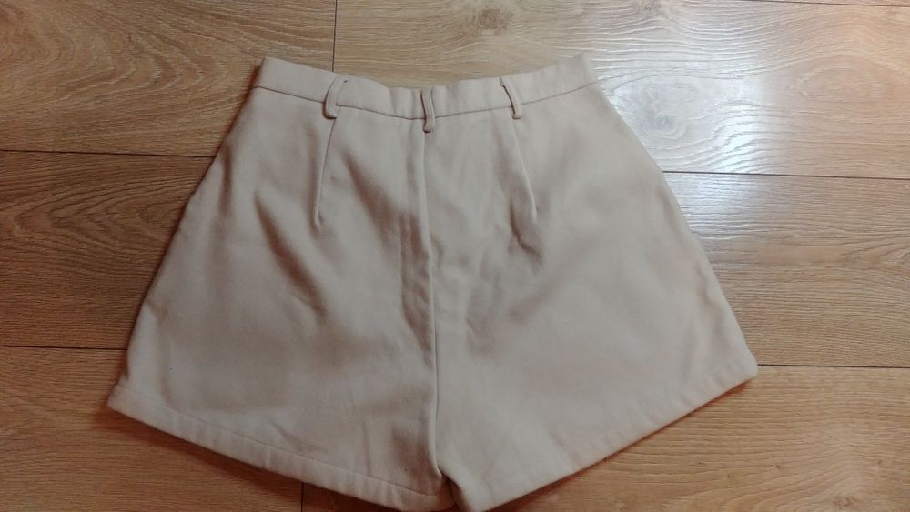 Nowe beżowe spodenki welurowe Pretty Little Thing S M