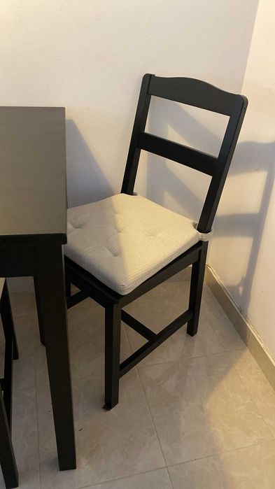 Conj. Mesa preta com 4 cadeiras