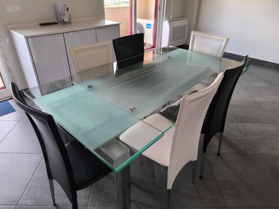 Conjunto de mesa 1,60/1,90/2,20 X,0,90 e 6 cadeiras