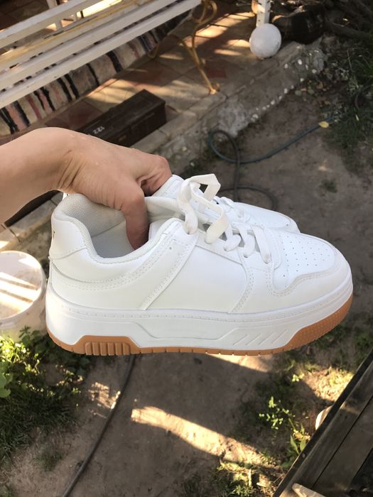 Кросіви білі 37-38 розмір