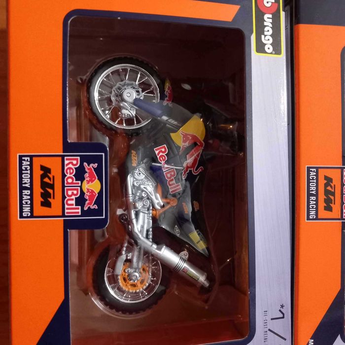 Moto 1/18 Maisto e Bburago com 10% de desconto