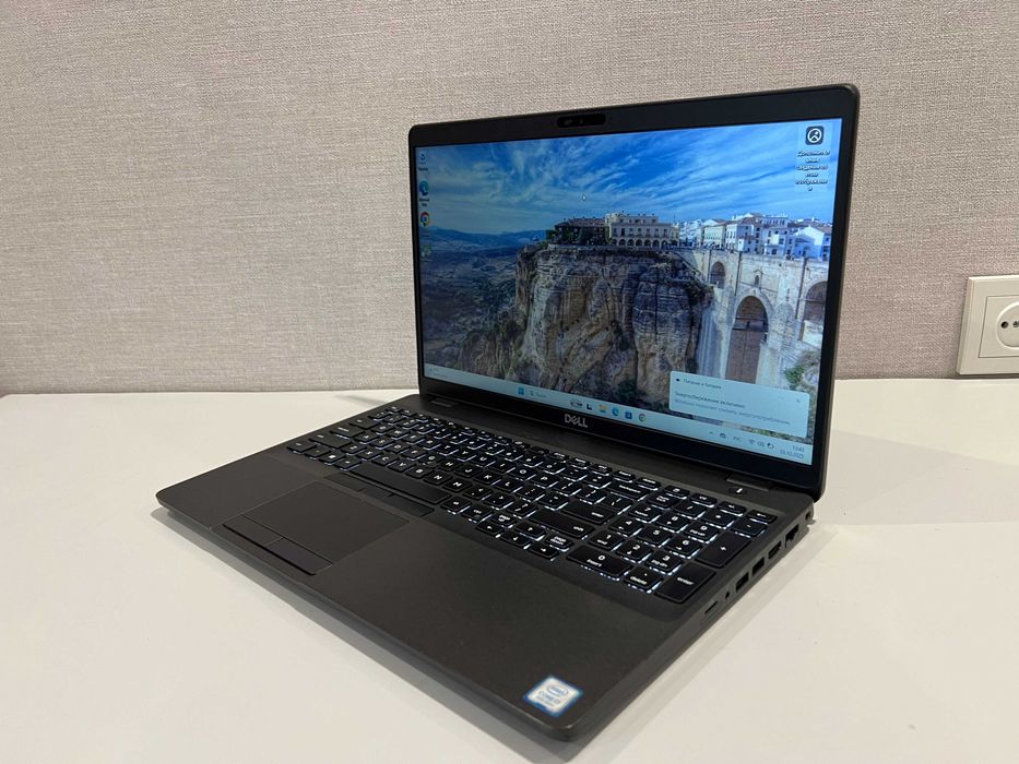 Ноутбук Dell Precision 3540 - 15 HD/i7-8665U/8Gb/256Gb/Radeon Pro 2Gb