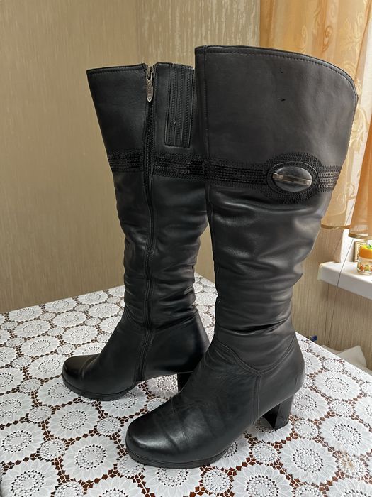 Продам чобітки жіночі