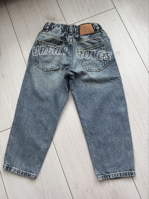 Джинси від бренду Zara