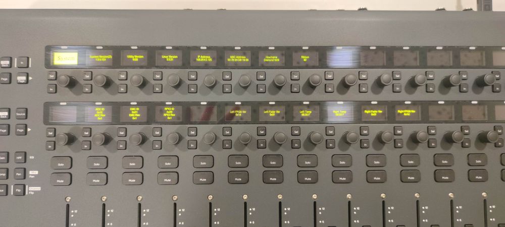 Mesa mistura controlador DAW Avid S3