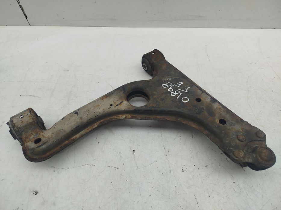 Braço de suspensão frente esquerdo OPEL Astra H Caravan (L35)