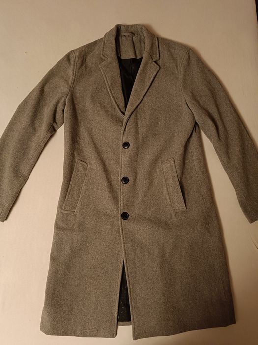 Szary męski płaszcz