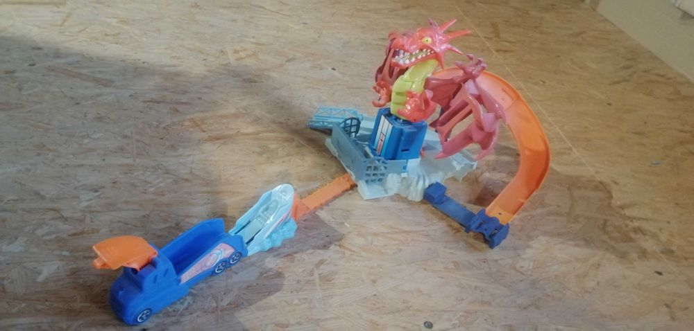 Hot Wheels Smocze wyzwanie DWL04 tor Dragon Blast