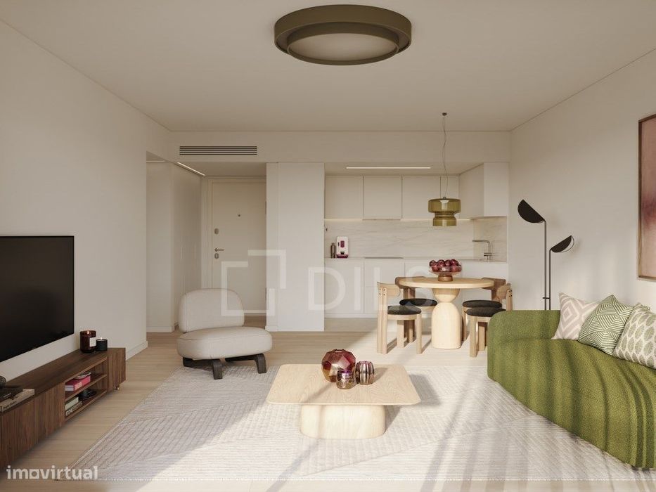Apartamento T2 com varanda em Santo António dos Cavaleiros