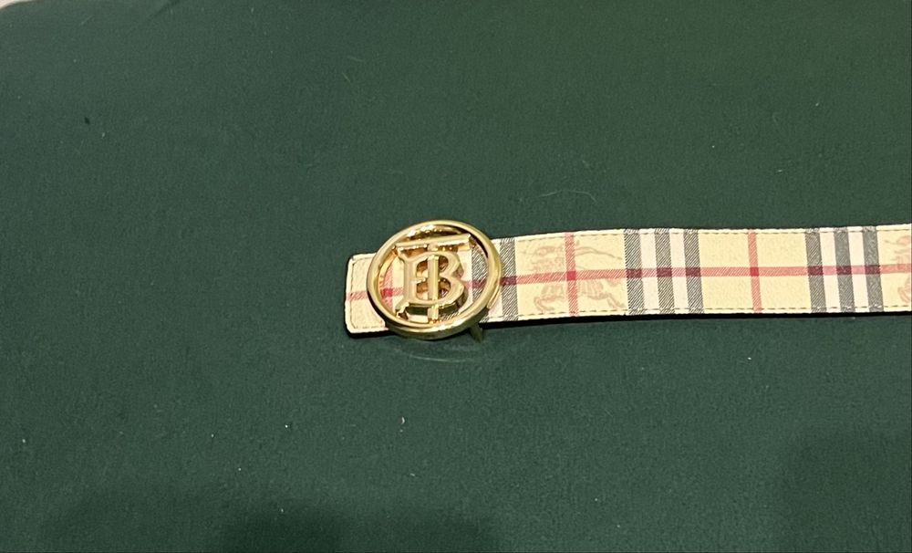 Pasek burberry.