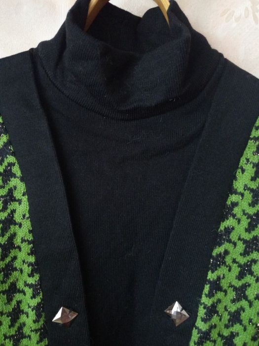 Стройнящий женский джемпер