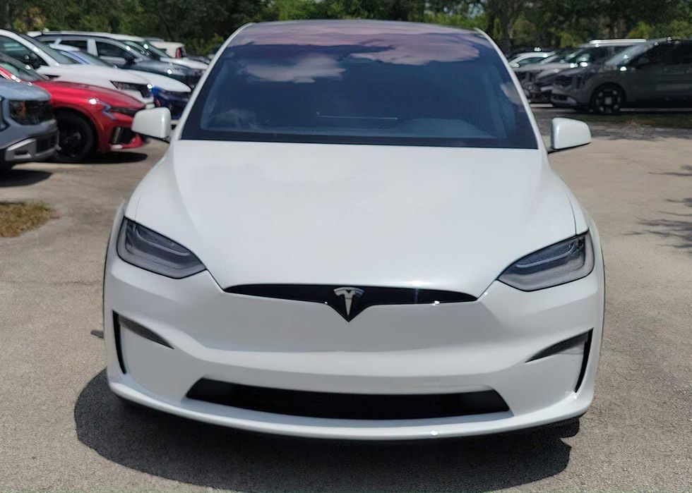 Tesla Model X      2022