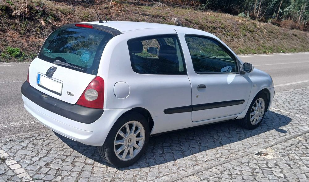 Renault clio diesel 5 lugares