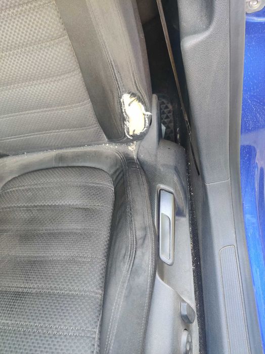Продається власне авто. Авто з явними рижиками, продається не терміново, можливий торг максимум на 500 доларів.