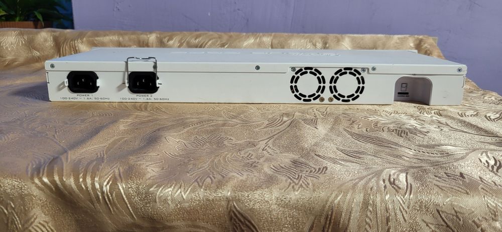 MikroTik CCR1009-7G-1C-1S+ Cloud Core Router, 2GB RAM
