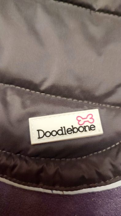 Одяг на собачку, пуховик, Doodlebone, розмір S. Є різний одяг