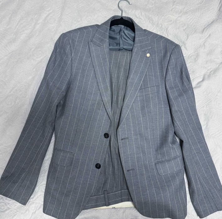 Чоловічий костюм (б/у) у відмінному стані