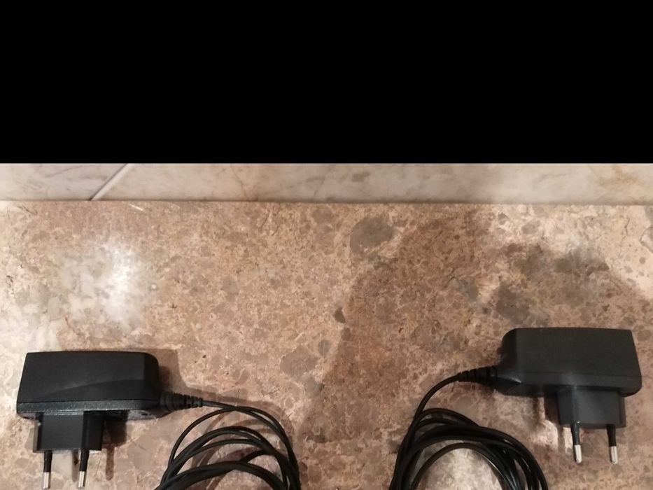 Conjunto de dois carregadores para telemóveis da Nokia