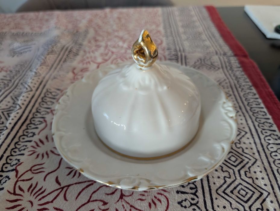 Serviço de Jantar Vintage Vista Alegre – Branco e Ouro