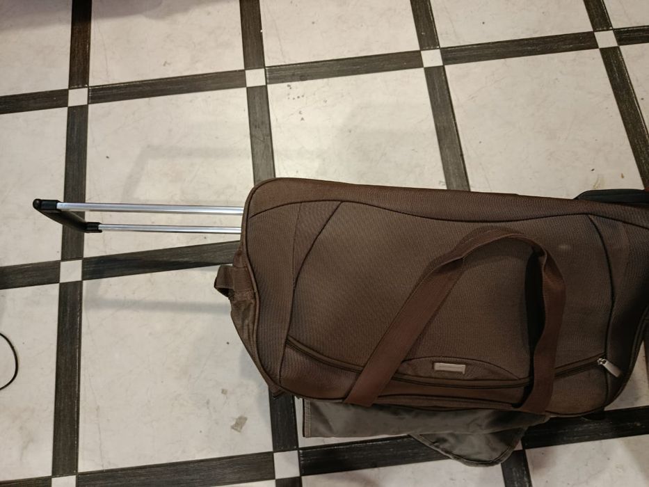 Дорожня сумка на колесах зручна