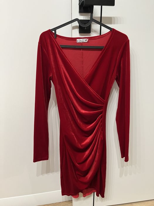 Welurowa sukienka czerwona