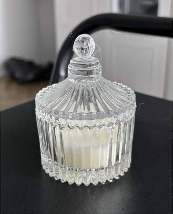 Свічка в скляній банці з кришкою