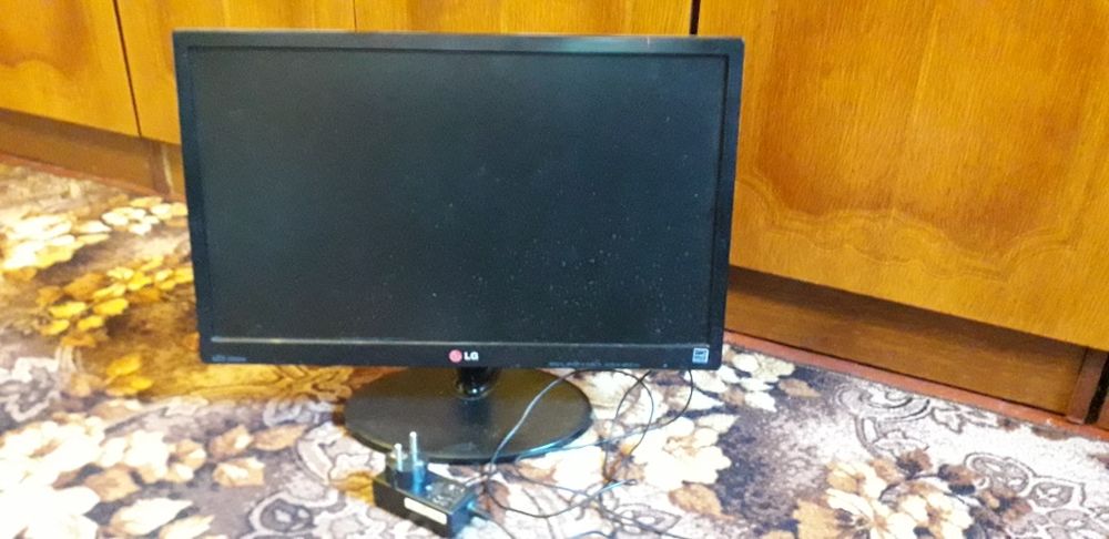 Продам монітор 20" LG Electronics 20EN43T-B