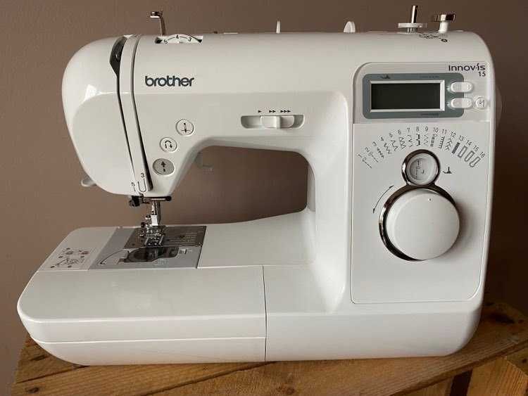 Elektroniczna maszyna do szycia Brother NV15