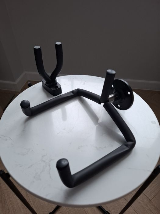 Uchwyt ścienny na gitarę regulowany czarny