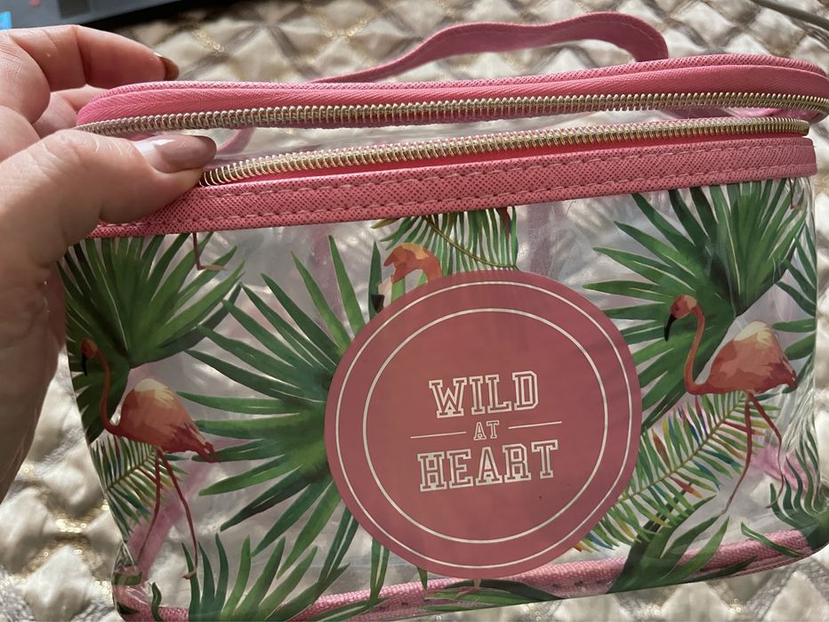 Plastikowa kosmetyczka flamingi kupiona w Londynie