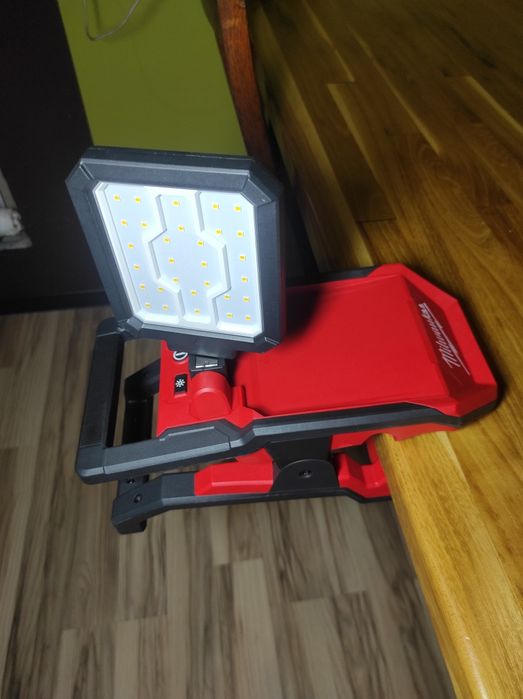 Milwaukee 2358-20 M18 - Акумуляторний LED-прожектор