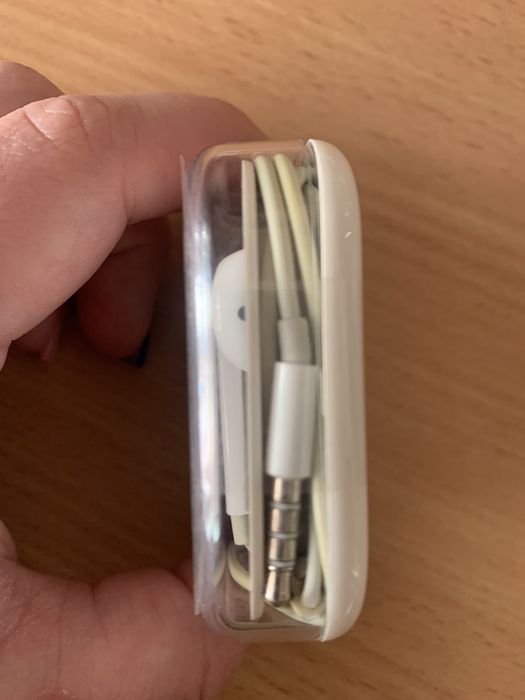 Наушники Apple