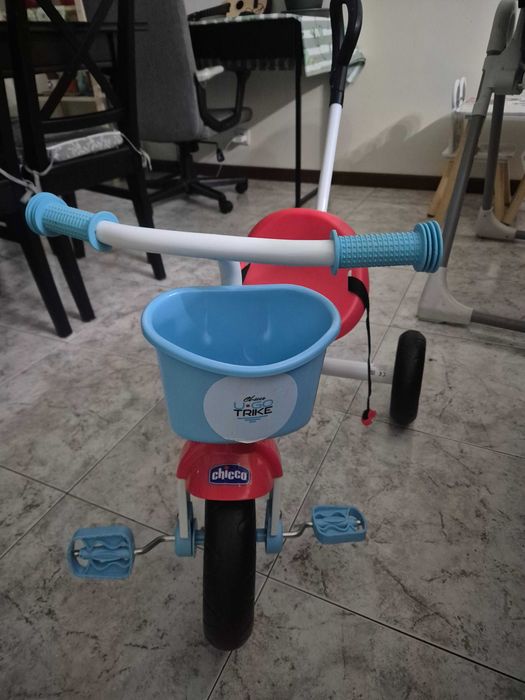 Triciclo criança com pega (bom estado)