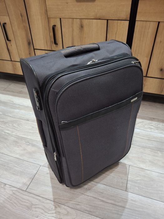 Pojemna walizka podróżna