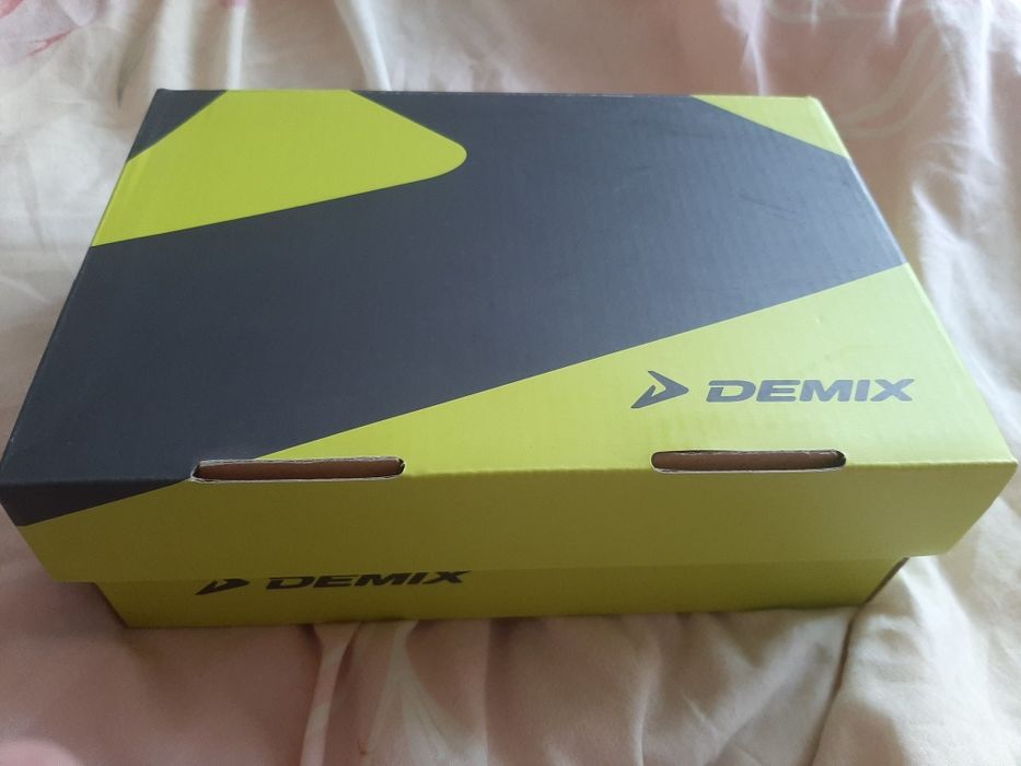 Бутсы футбольные Demix. Сороконожки. Для мальчика. Размер 28..