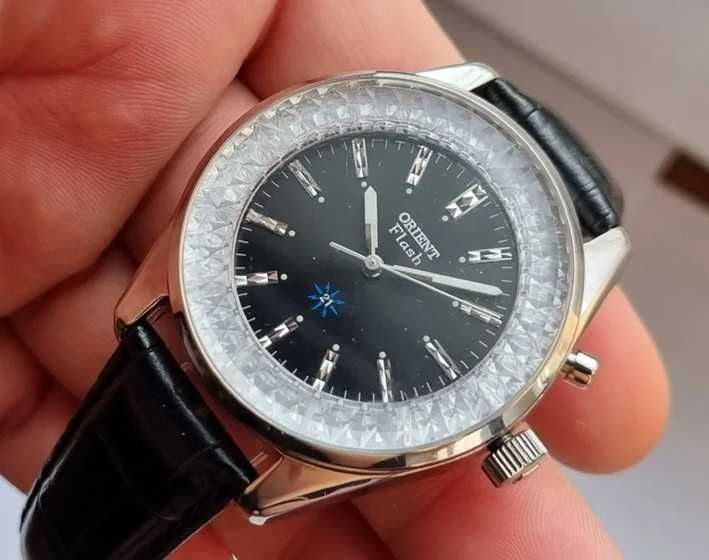 Orient Flash - Mechaniczny plus funkcja podświetlenia ringu - Rzadkość