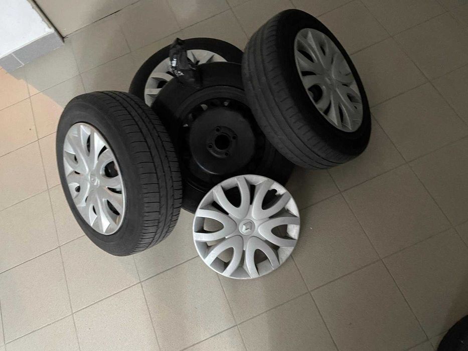 TUDO 125€-CLIO IV-JANTES, Tampões,pneus e parafusos (como novas)