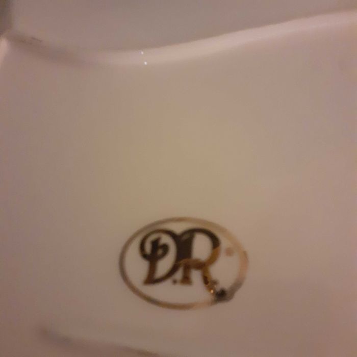 Peças Decorativas em Porcelana e Vidro