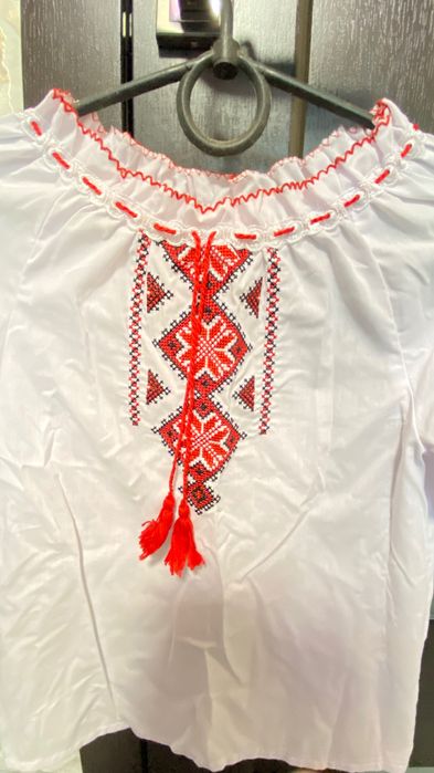 Продам вышиванку на девочку!