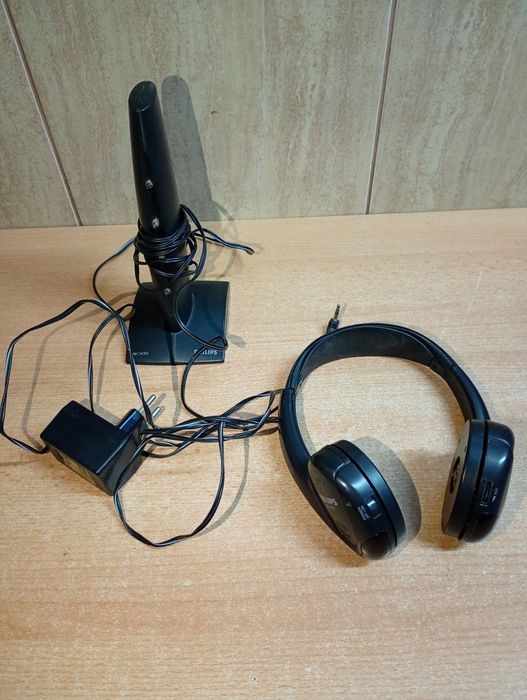 Słuchawki bezprzewodoweSBC HC105 + stacja ładująca dokująca SBC HC102 Philips