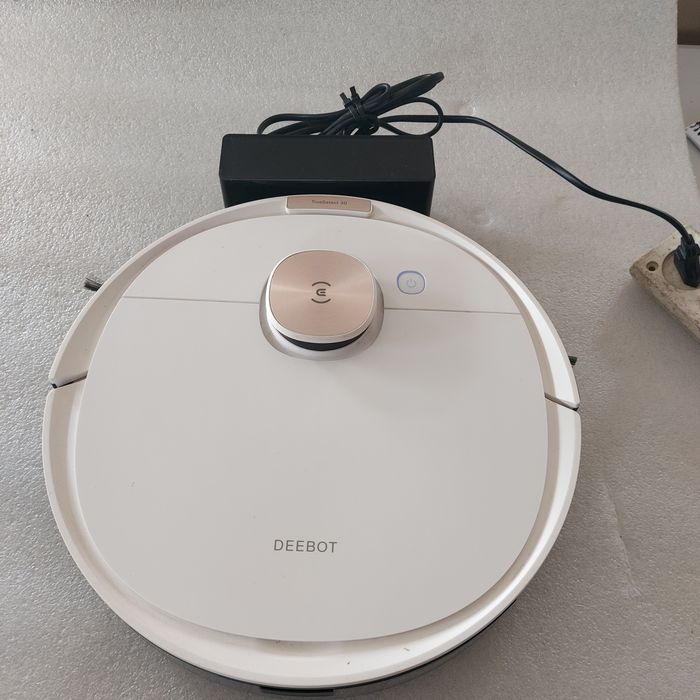 ECOVACS DEEBOT OZMO T8 robot odkurzający z funkcją wycierania