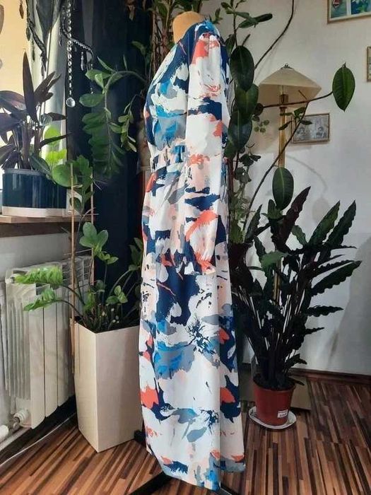 Kolorowa sukienka kopertowa