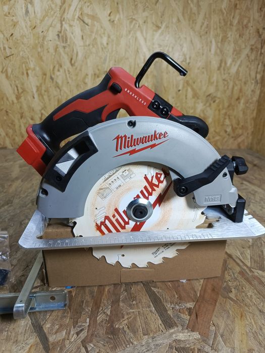 Pilarka tarczowa Milwaukee m18 blcs66